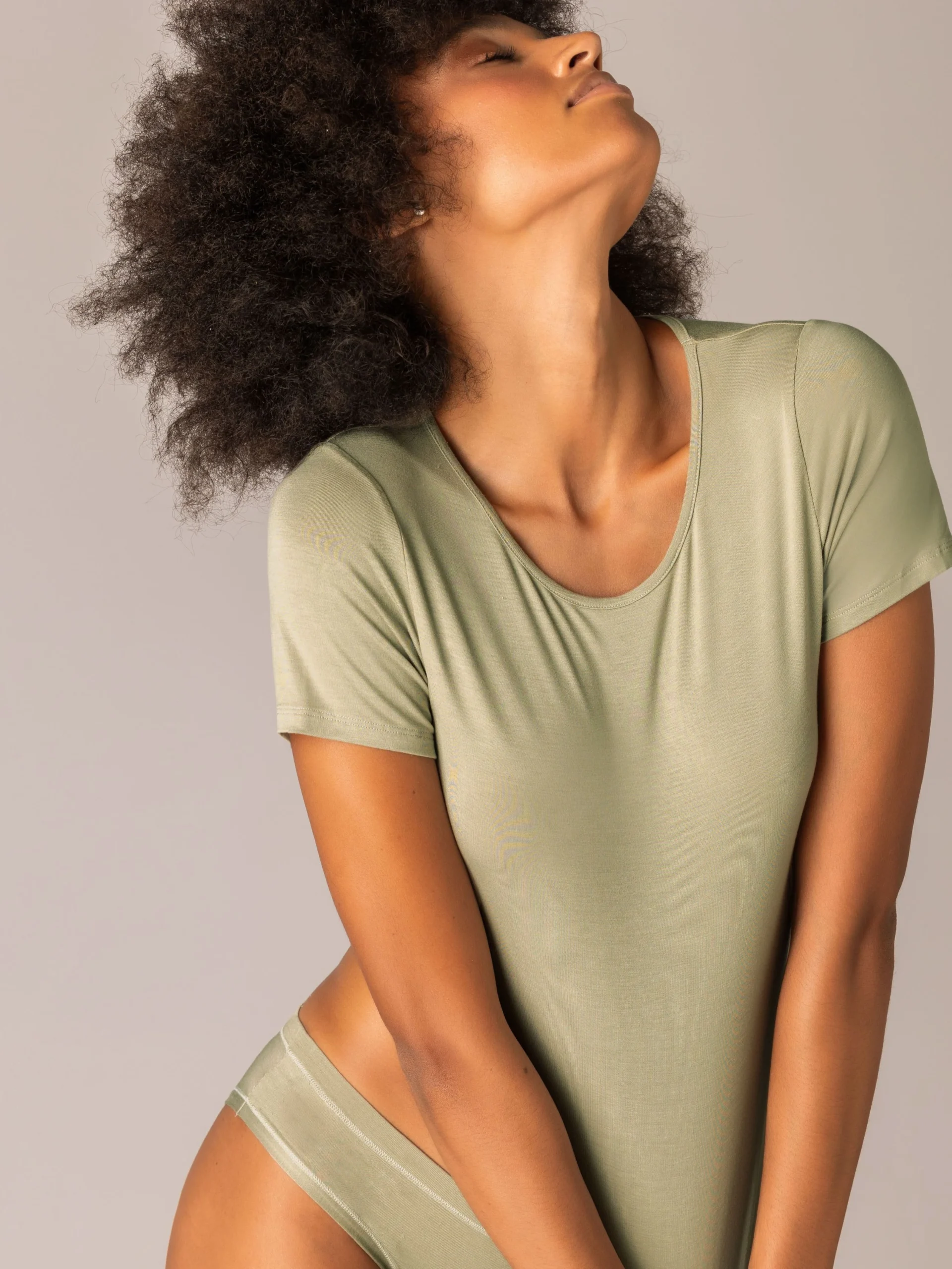 SIèLEI – Maglia Manica Corta In Tessuto Leggero – 6 Colori - immagine 3