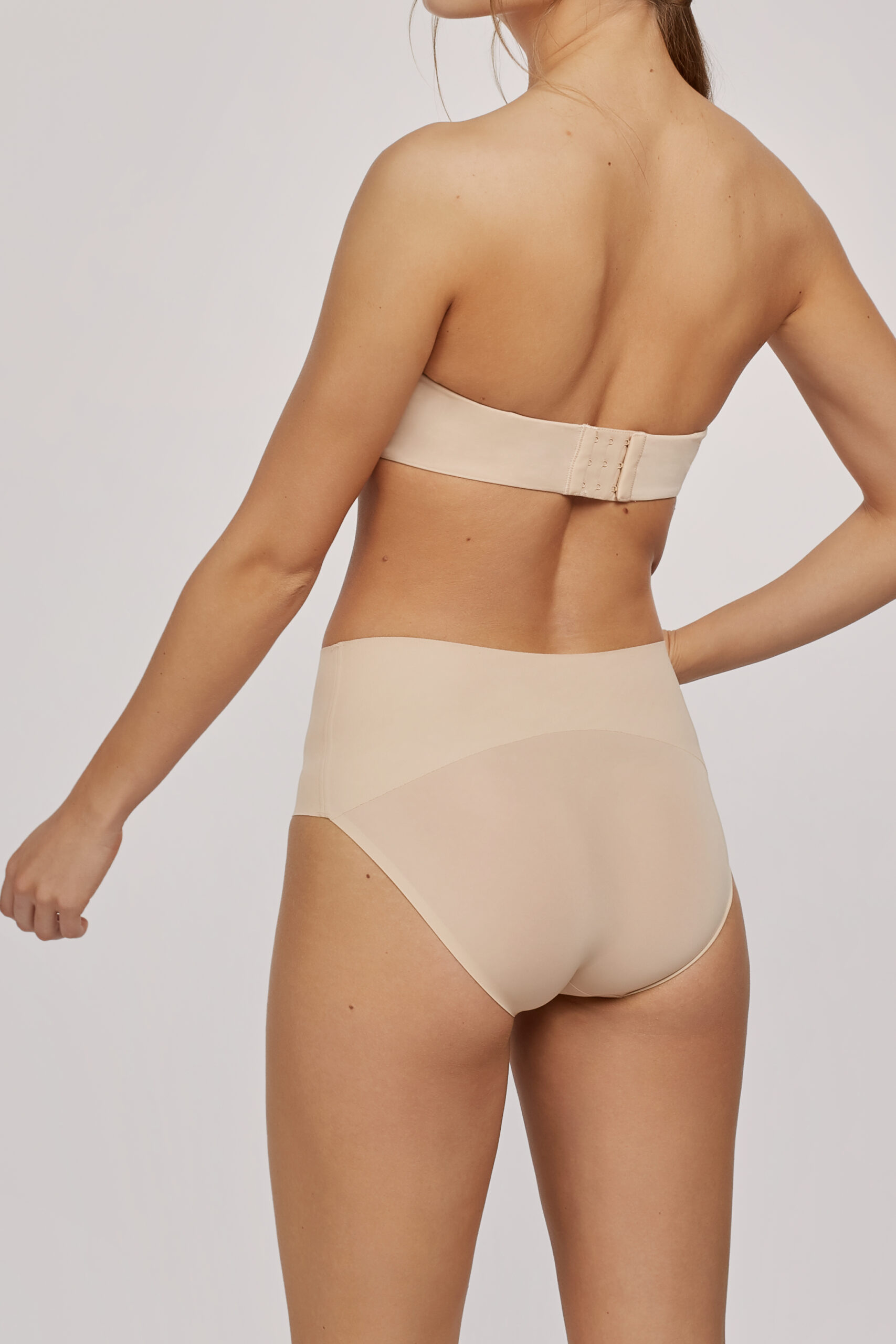 GISELA – Slip A Vita Alta In Microfibra Ultra-Expand – Nude – Nero - immagine 4