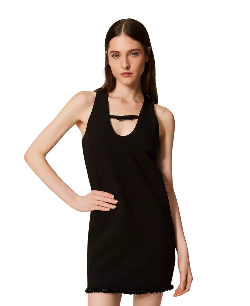 Abito corto in crêpe con ricamo