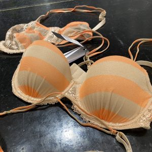 REGGISENO IMBOTTITO CINDY ANDRES SARDA