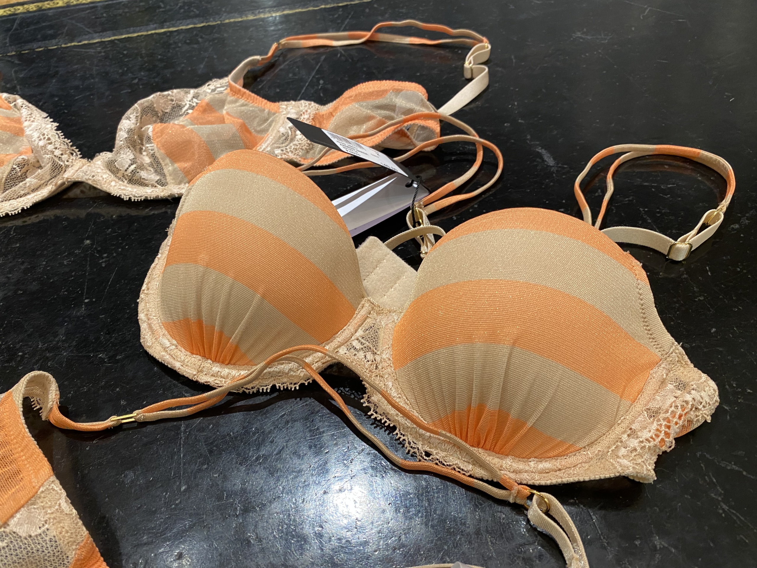 REGGISENO IMBOTTITO CINDY ANDRES SARDA