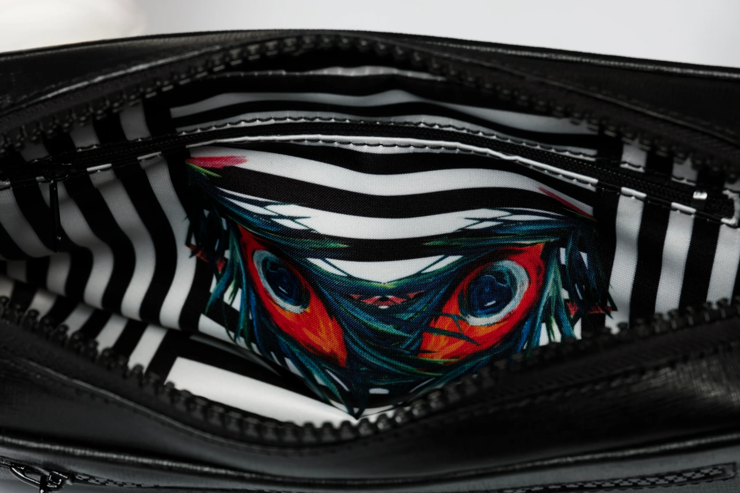 Beauty Case Bianco e Nero con tasca portafoglio - immagine 3