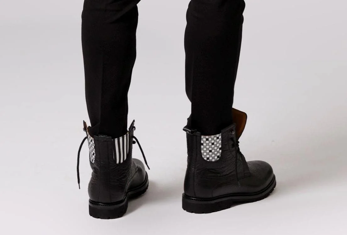 Anfibi unisex con dettagli black & white - immagine 5