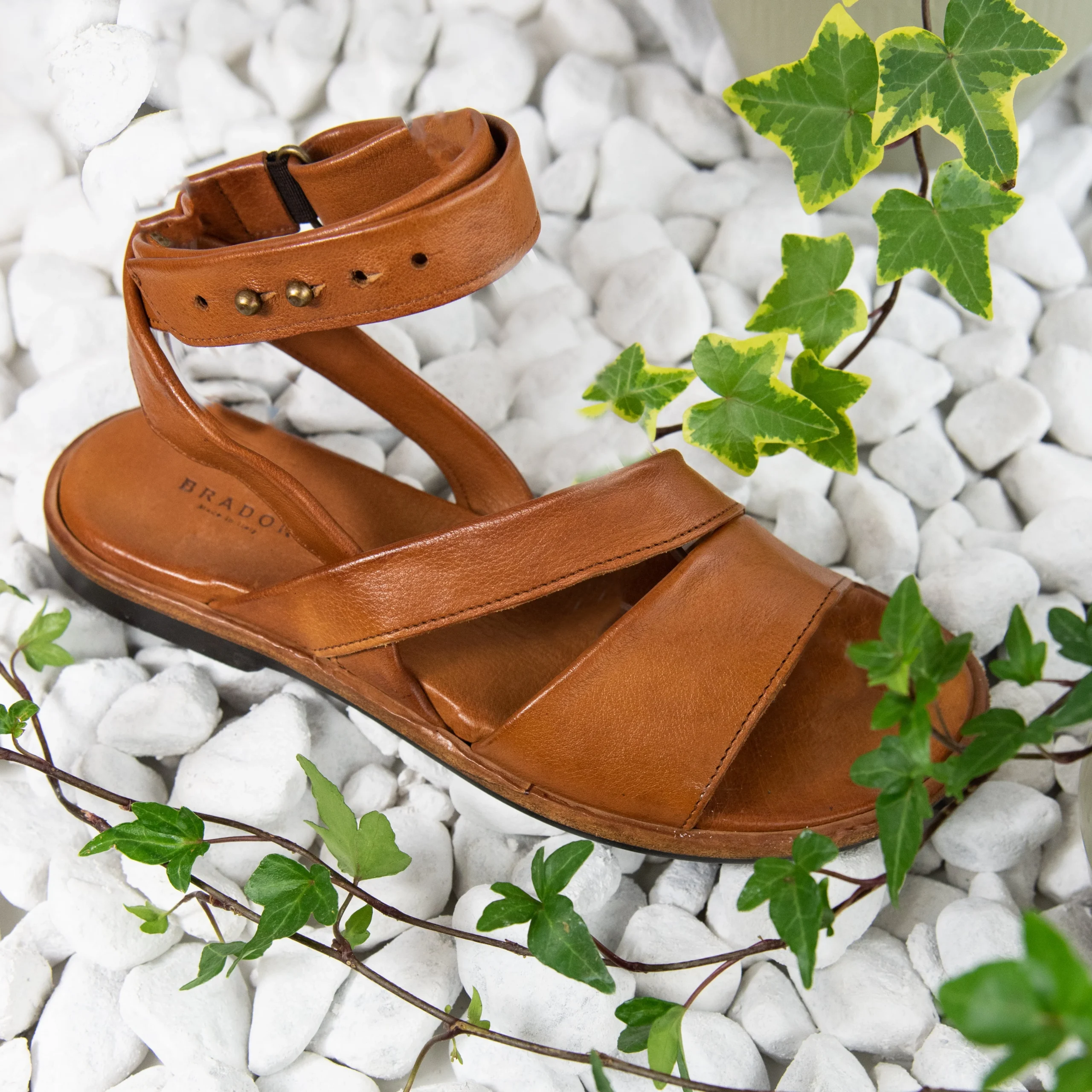 SANDALO ZANZIBAR CUOIO